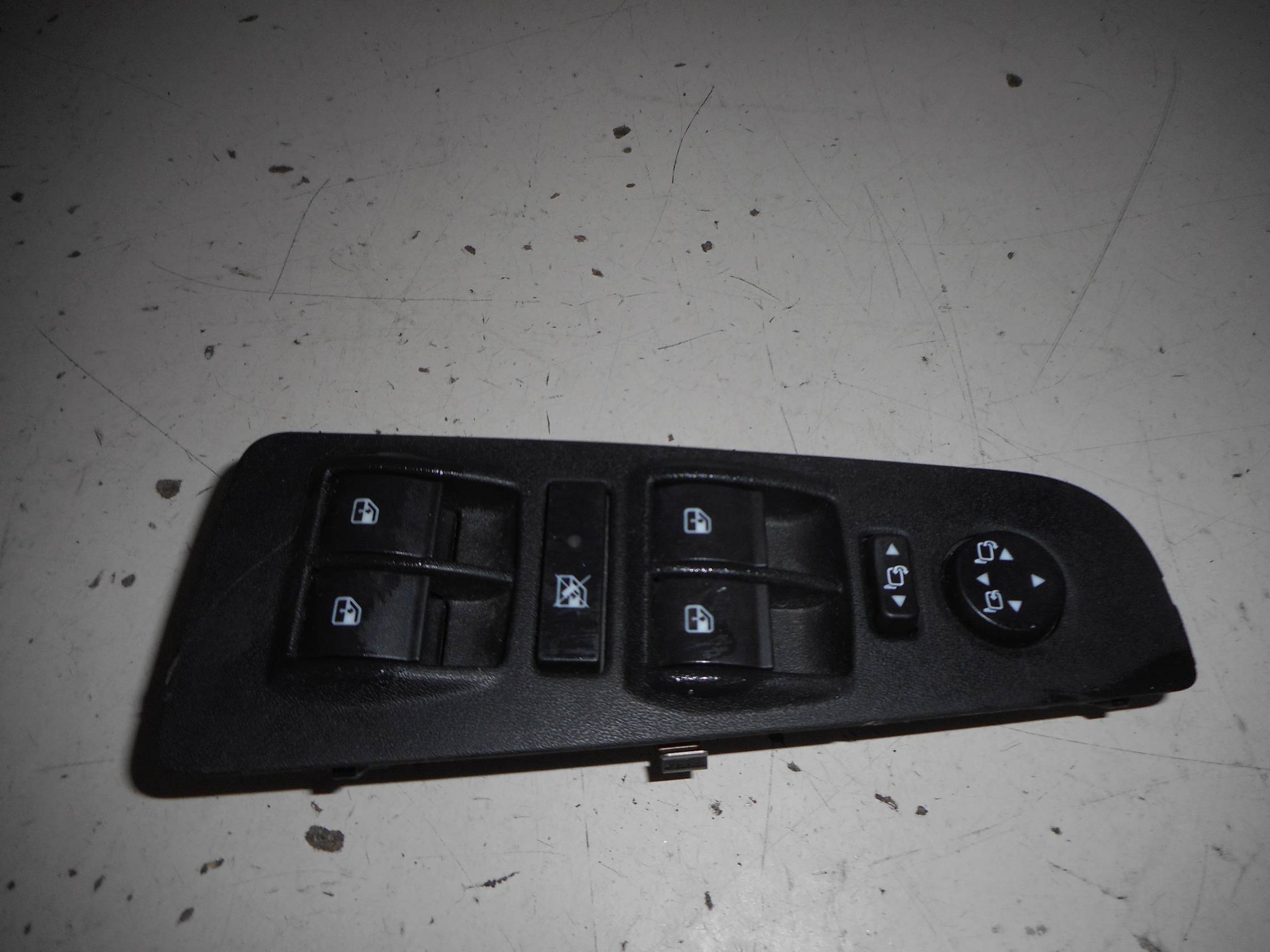 Interruttore alzacristalli porta ant.